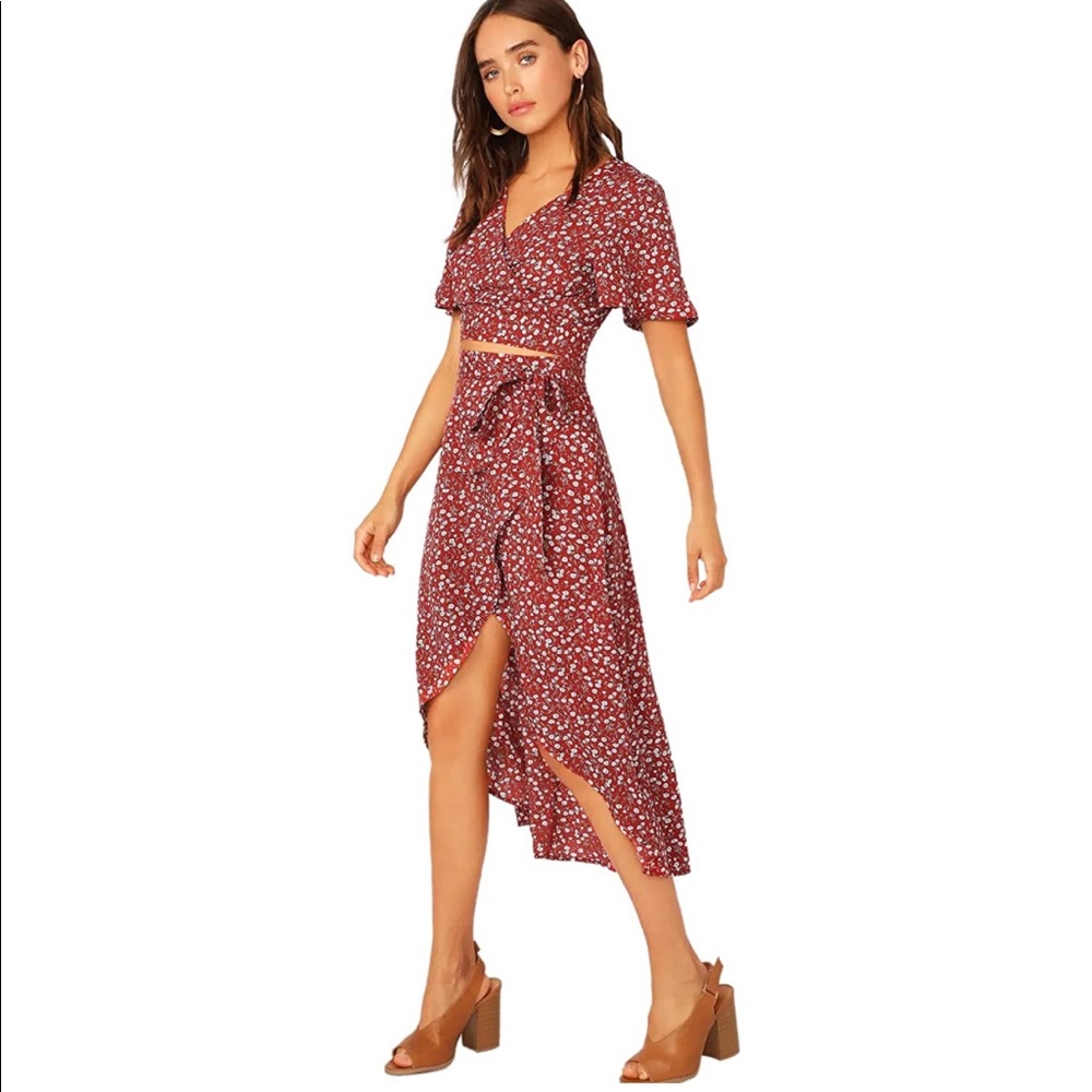 New Floral flutter sleeve 2 piece wrap dress
